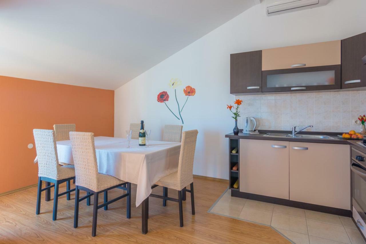 Apartments Lotus Sukosan Luaran gambar