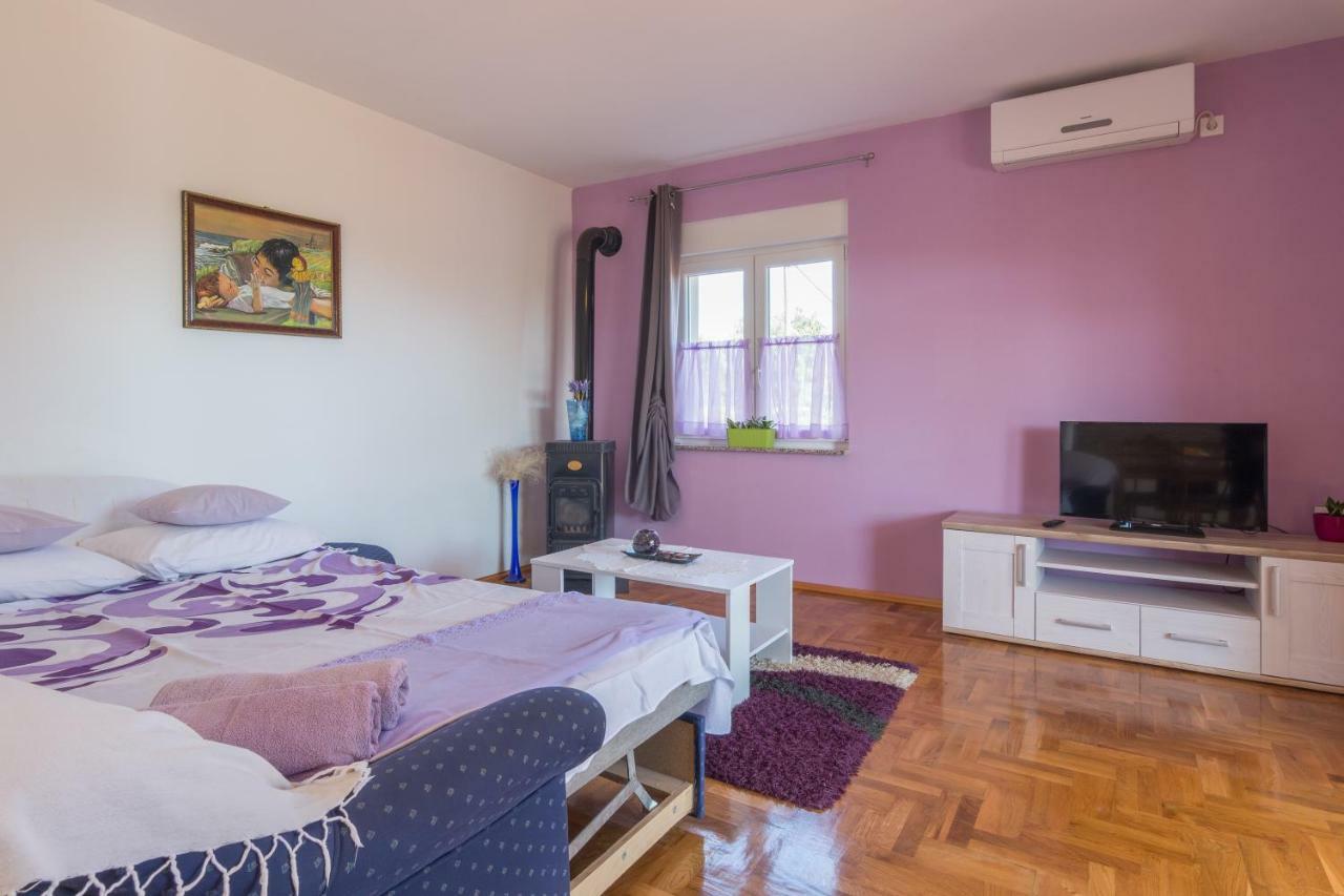 Apartments Lotus Sukosan Luaran gambar