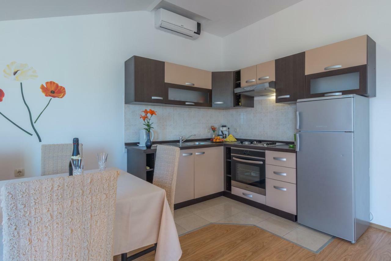 Apartments Lotus Sukosan Luaran gambar